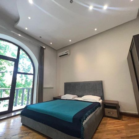 Saryan Hotel Yerevan Bagian luar foto
