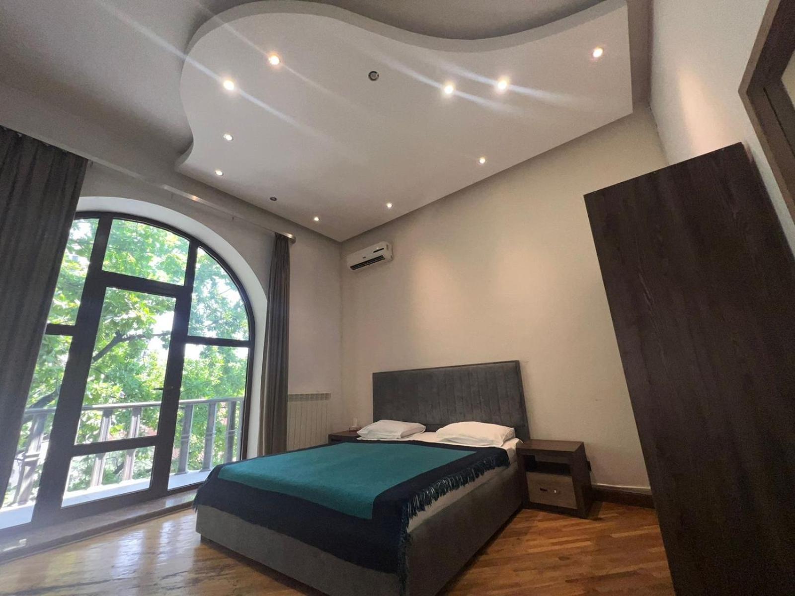 Saryan Hotel Yerevan Bagian luar foto