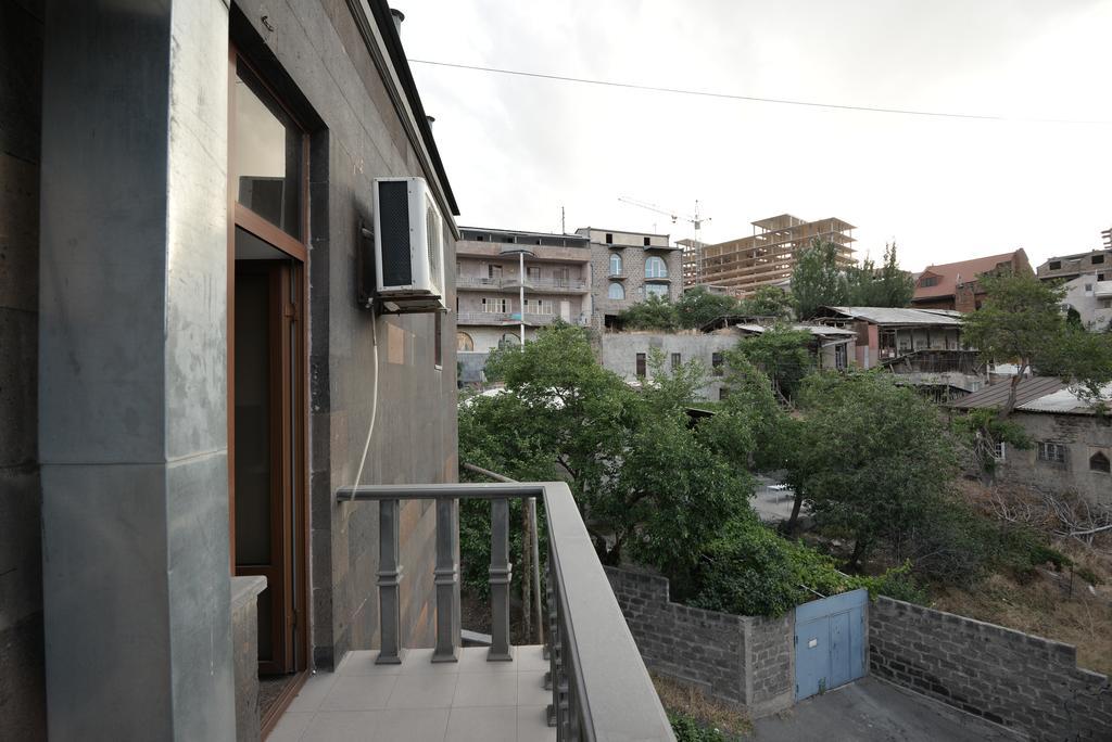 Saryan Hotel Yerevan Bagian luar foto